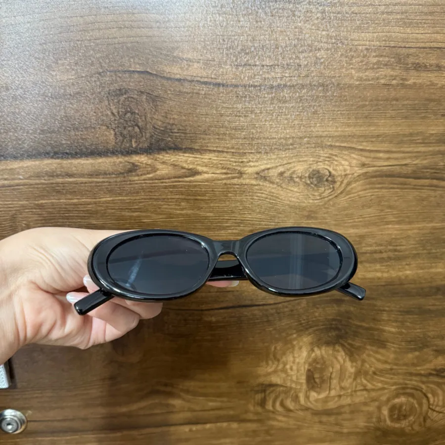 عینک بیضی مشکی