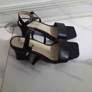 صندل پاشنه دار تک بندی