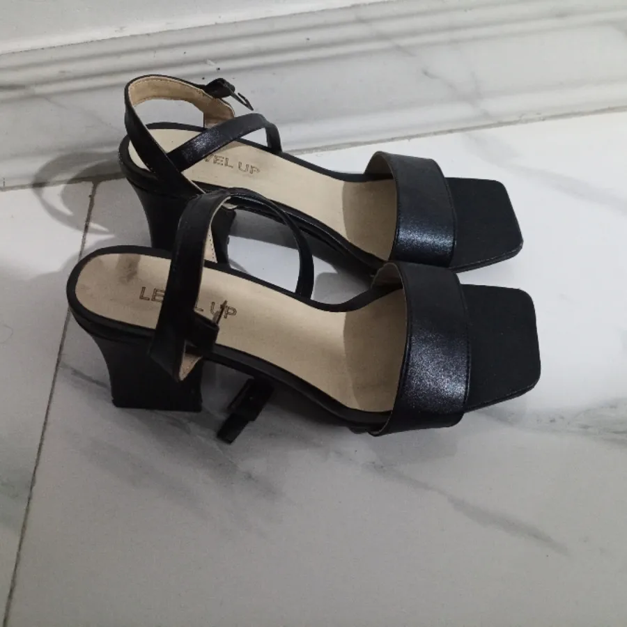 صندل پاشنه دار تک بندی