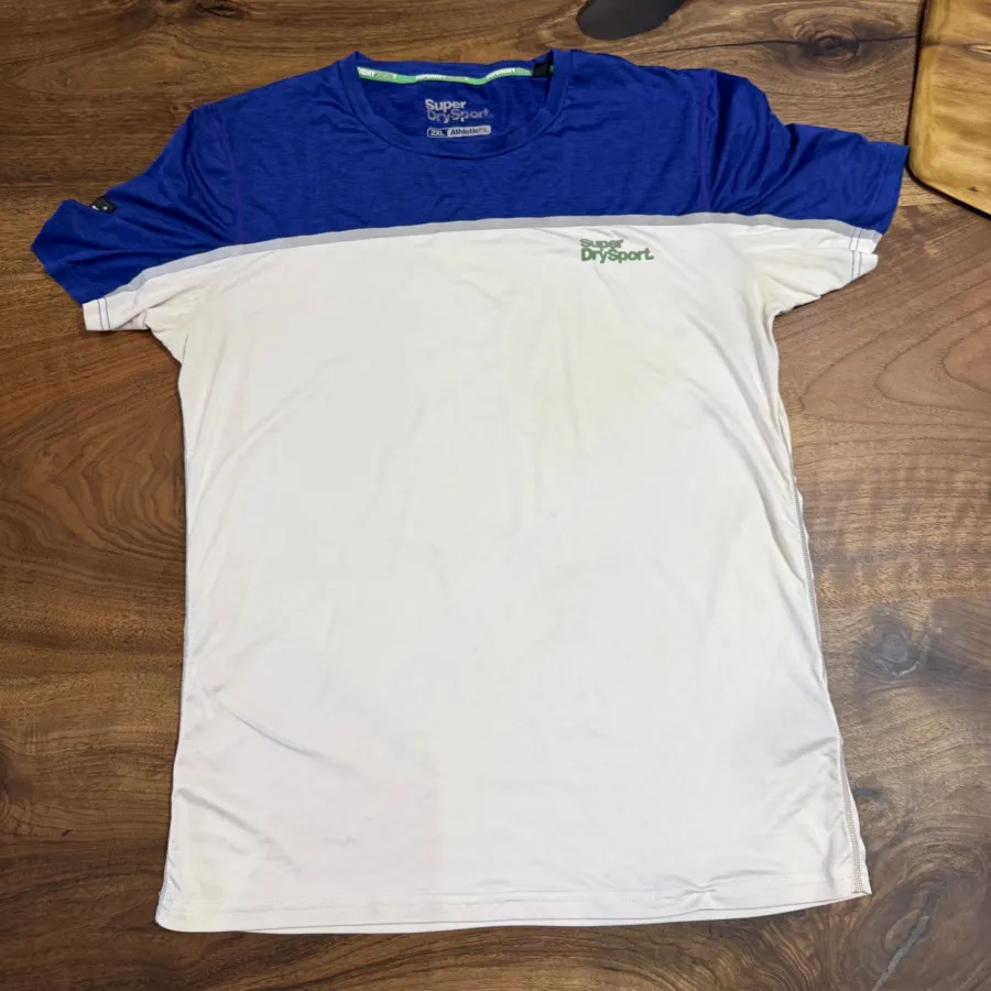 چند عدد تاپ و تیشرت