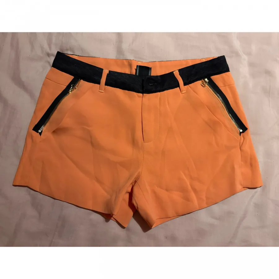 شلوارک زنانه