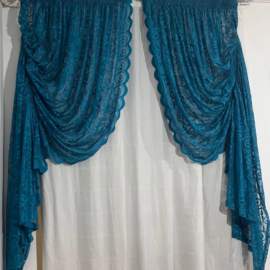 کنار پرده توری