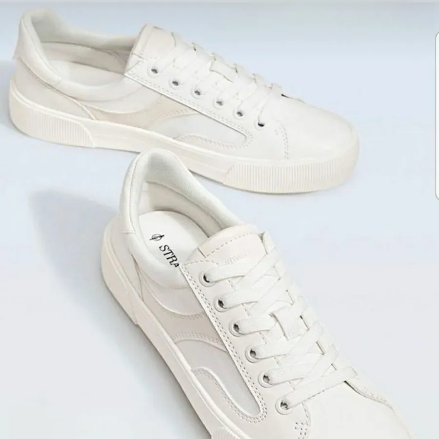 اسنیکرز استرادیواریوس