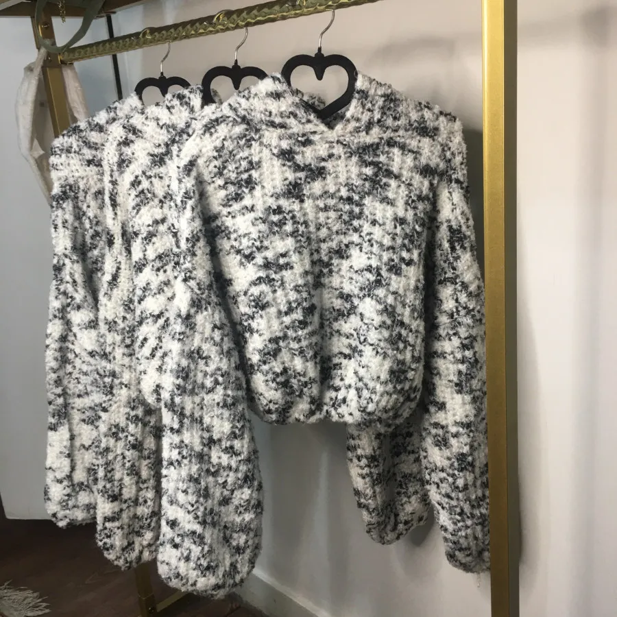 هودی کوتاه خال خالی