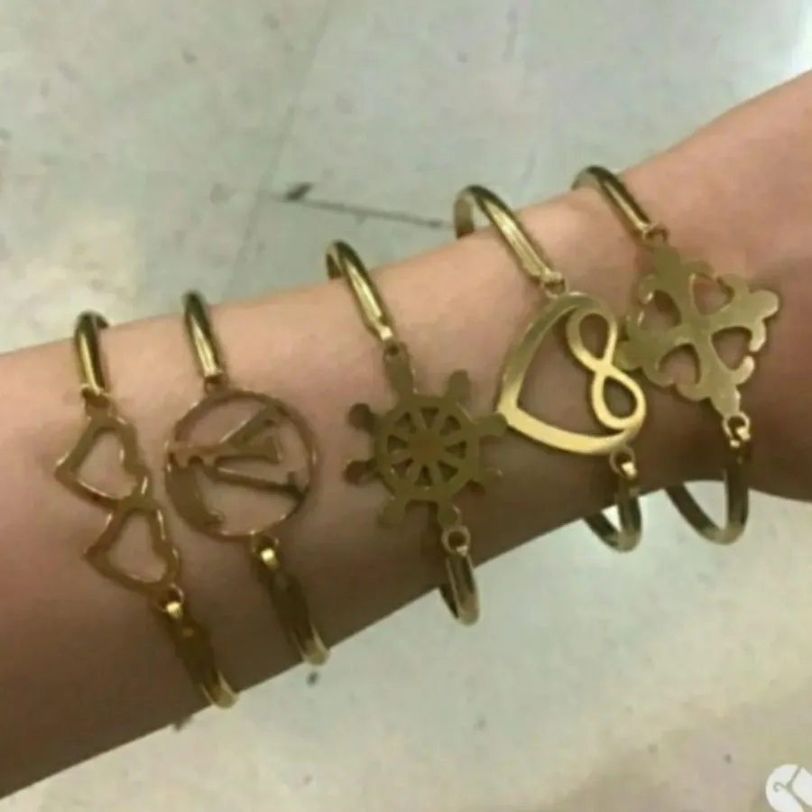 دستبند استیل طلایی