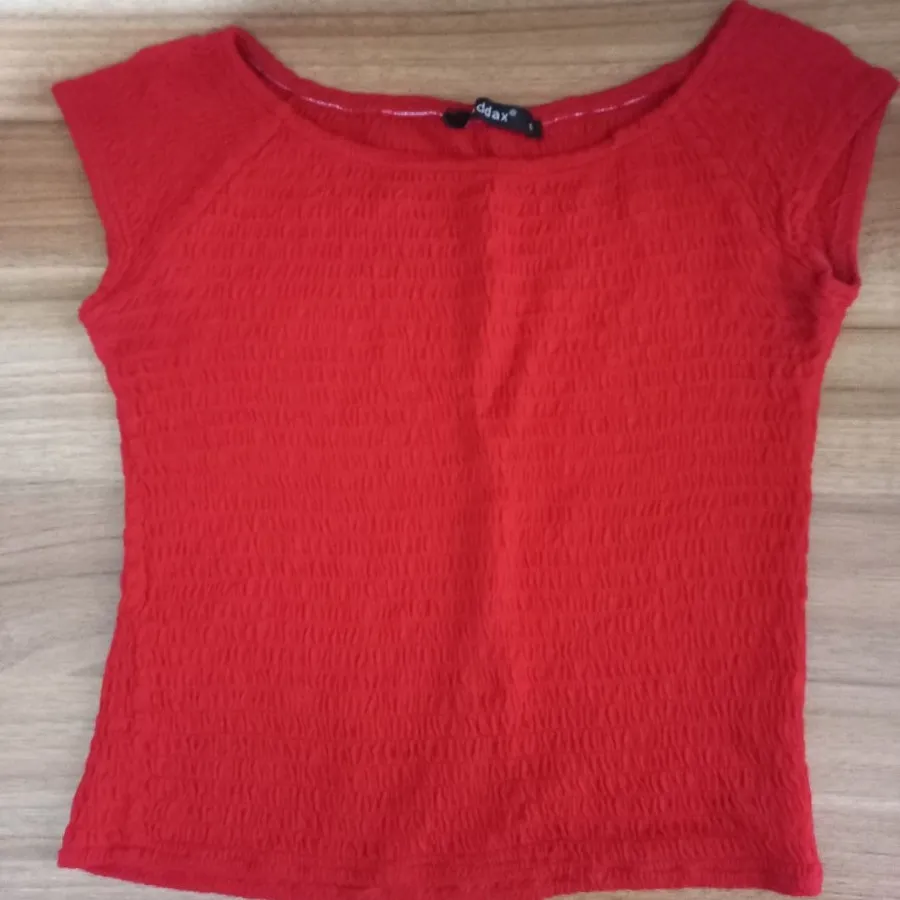 نیم تنه قرمز