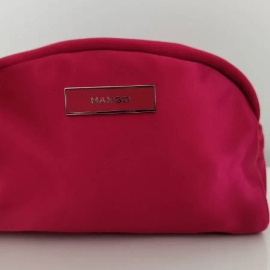 کیف لوازم آرایش مانگو