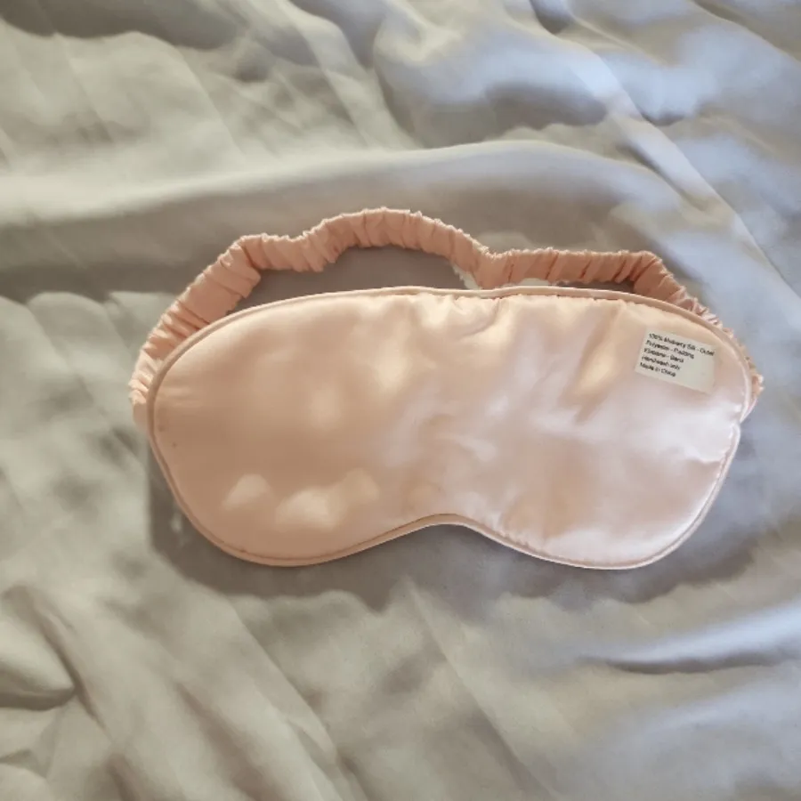 چشم بند سیلک شامپاینی