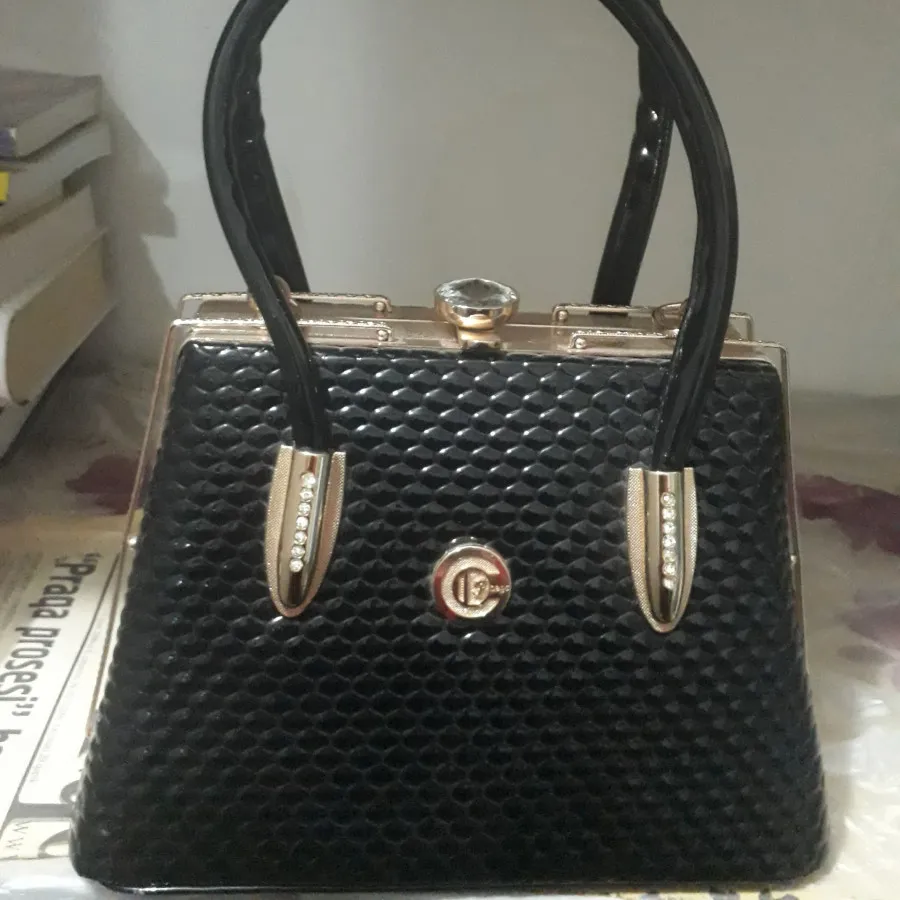 کیف ورنی پوست ماری