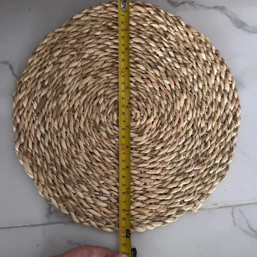 زیر بشقابی حصیری