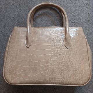 کیف دستی کرمی