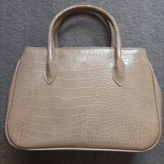 کیف دستی کرمی