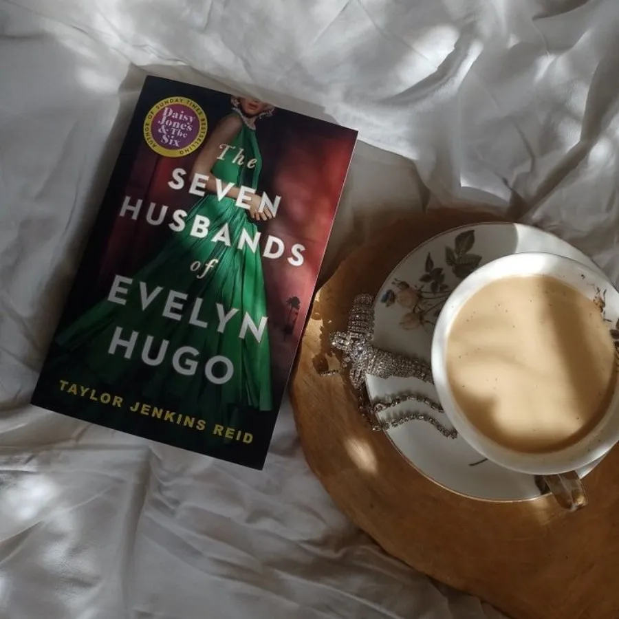 کتاب seven husbands of ev