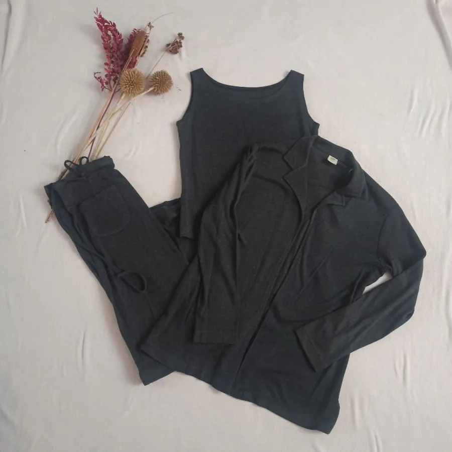 سه تیکه تاپ و دامن و کت