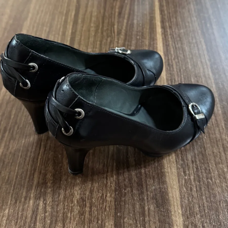 کفش چرم نوین چرم