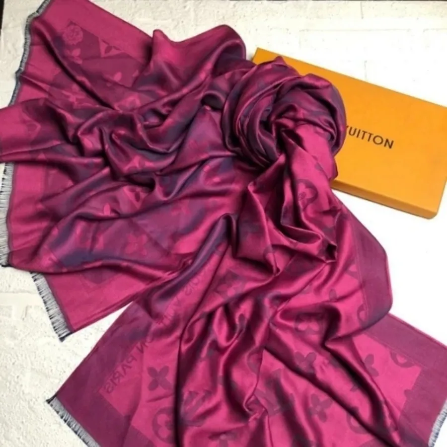 شال لویی ویتون