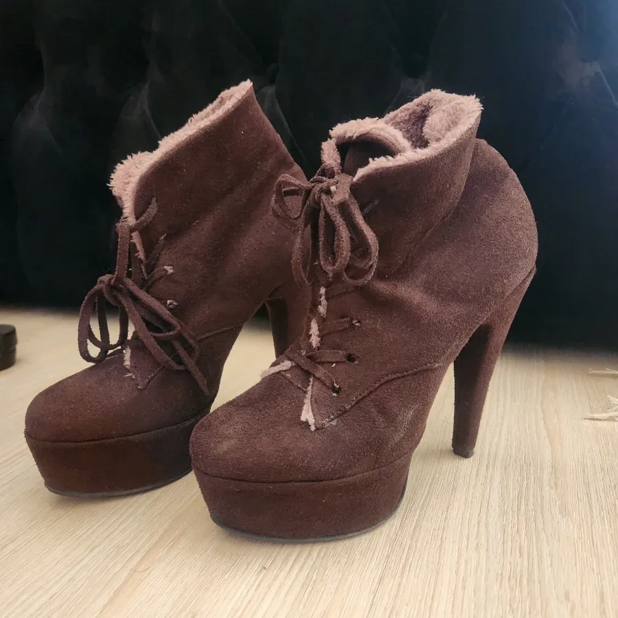 نیم بوت پاشنه دار