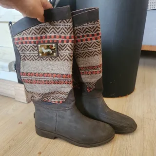 بوت قهوه ای