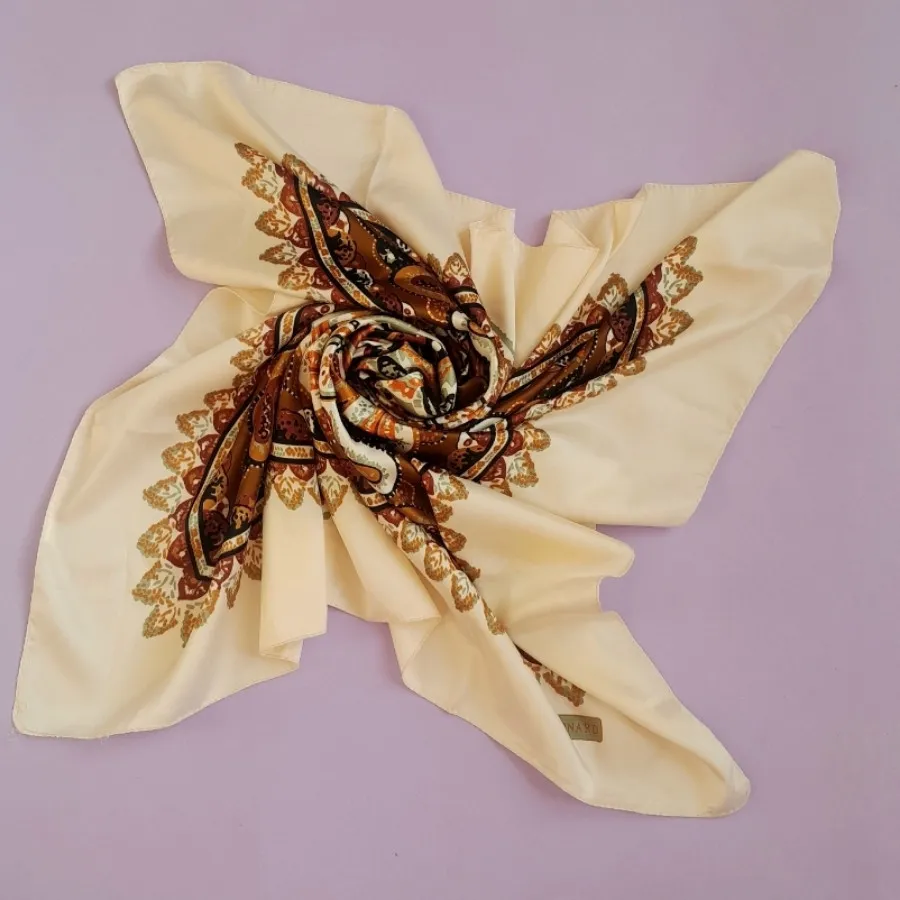 روسری کرم رنگ