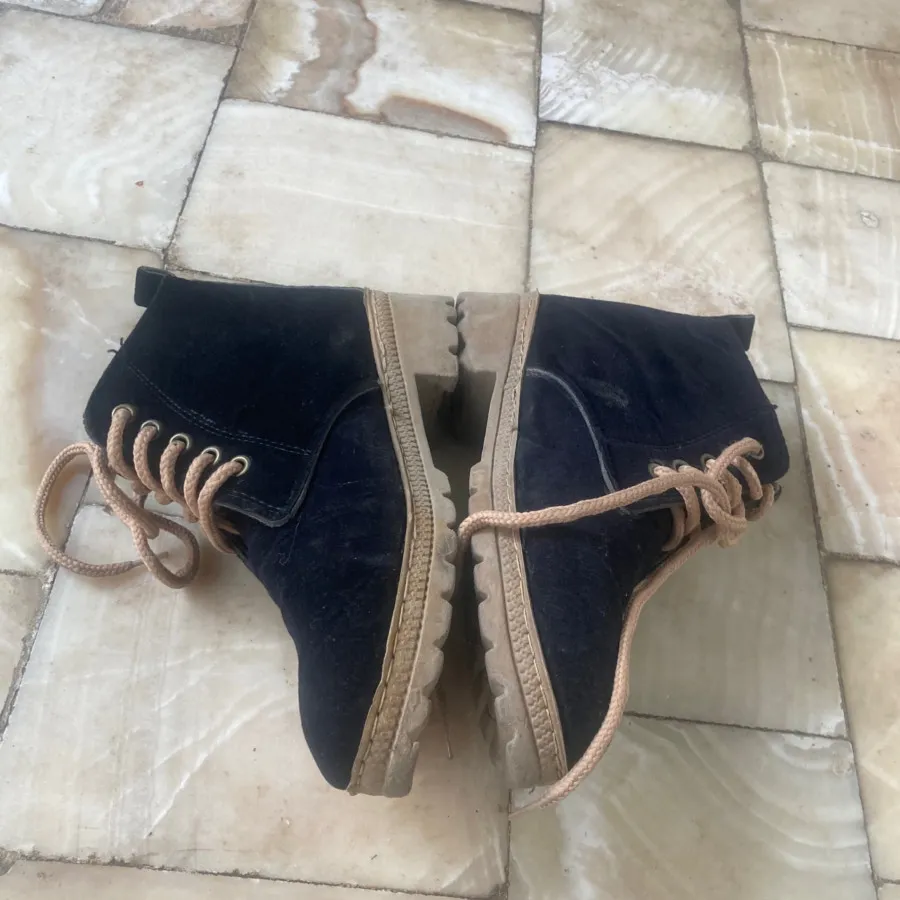 نیم بوت مخمل