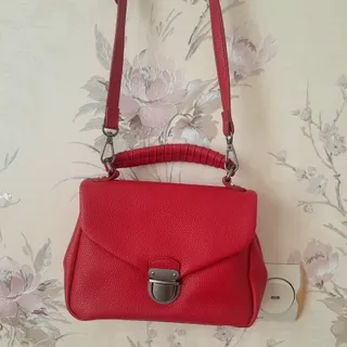 کیف قرمز خوشرنگ منگو