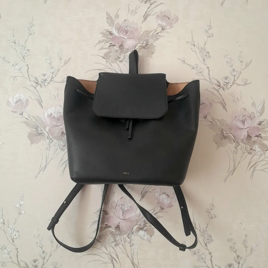 کوله پشتی منگو