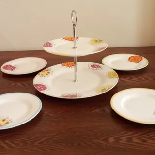 کیک و شیرینی خوری دو طبقه