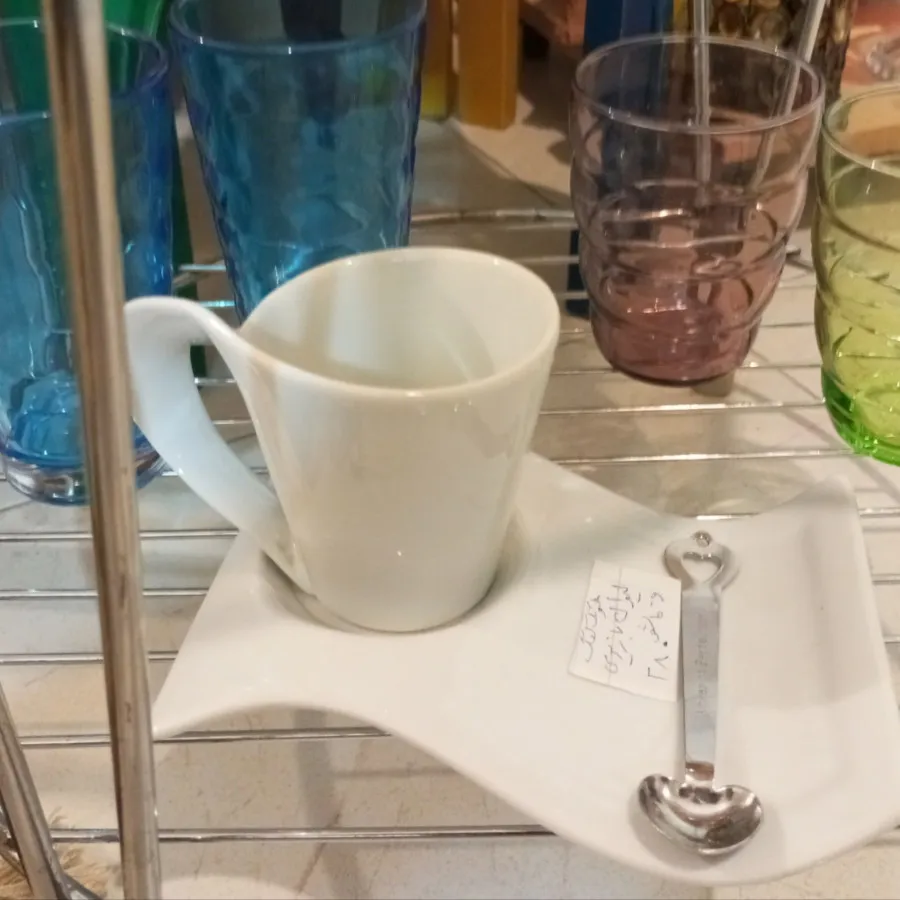 فنجان و زیر فنجانی