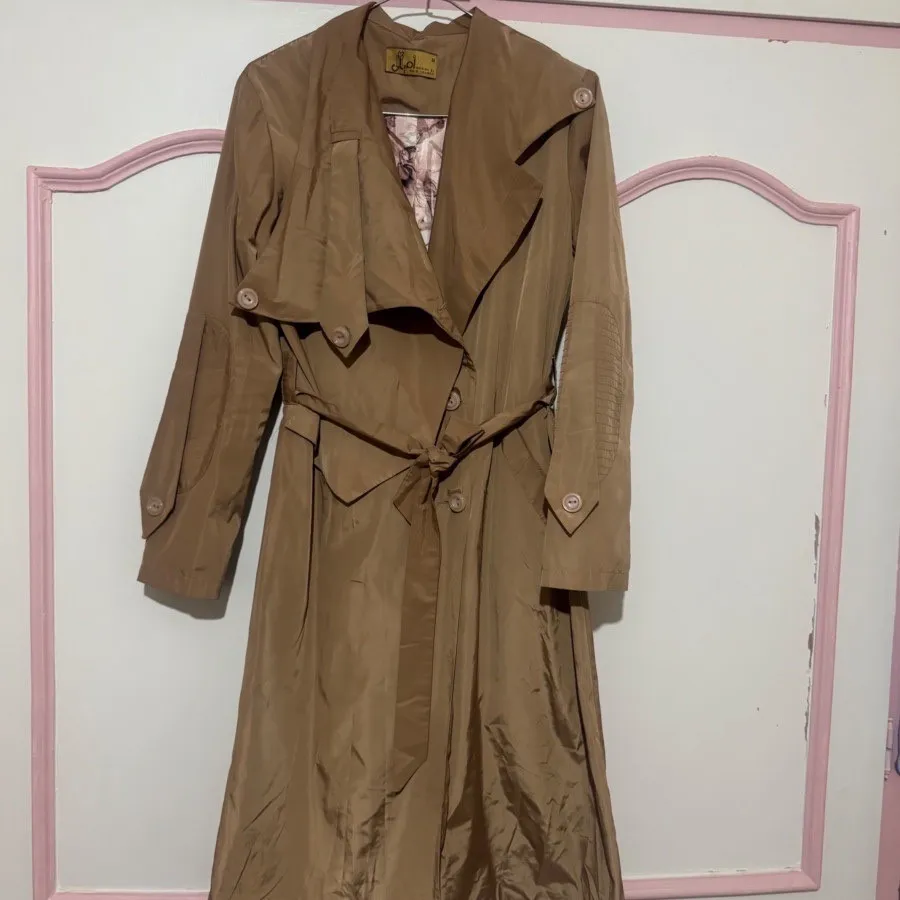 ترنچ کت بلند