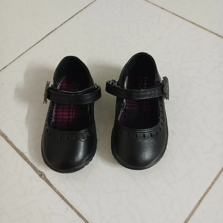 کفش بچه گانه