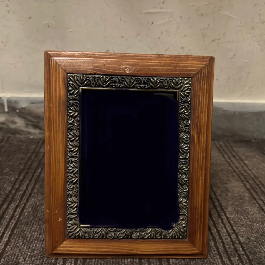 قاب عکس چوبی