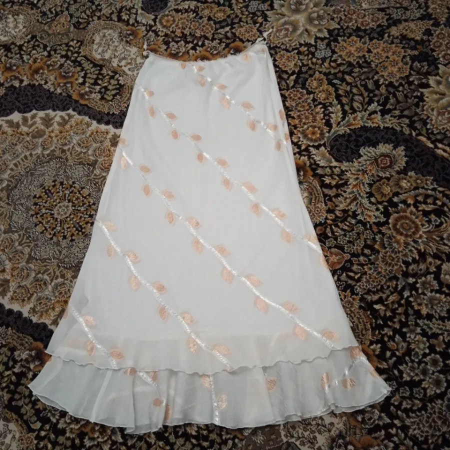 بلوز و دامن