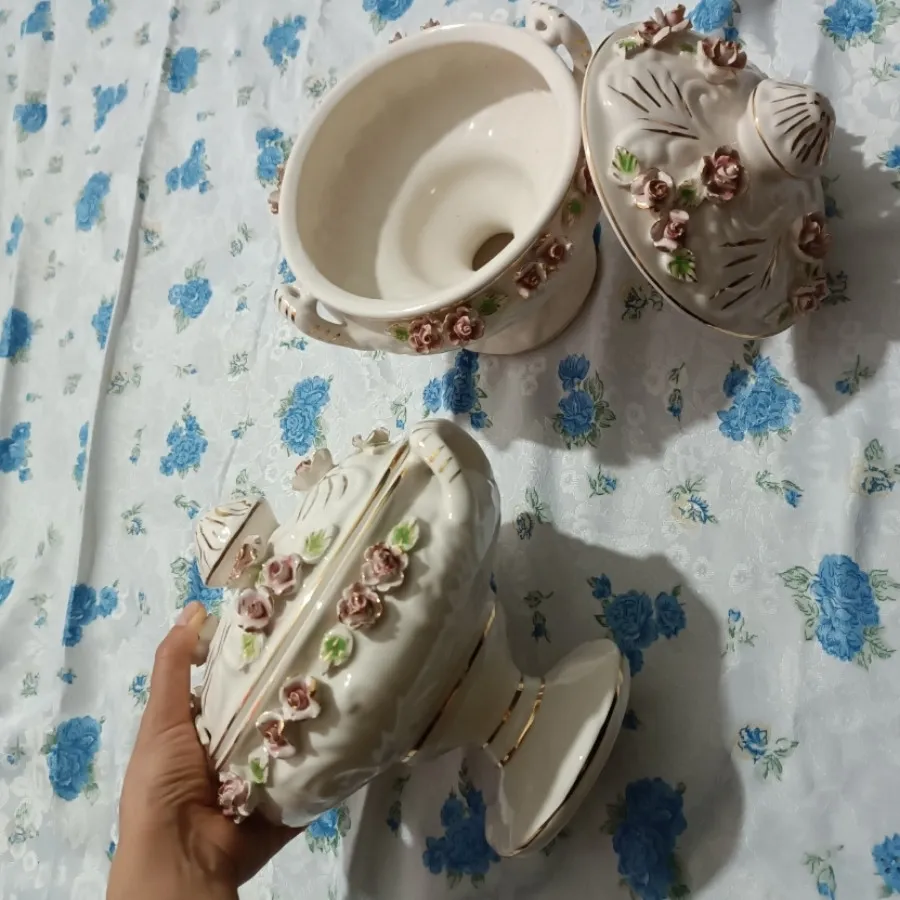 ظرف پایه دار قدیمی