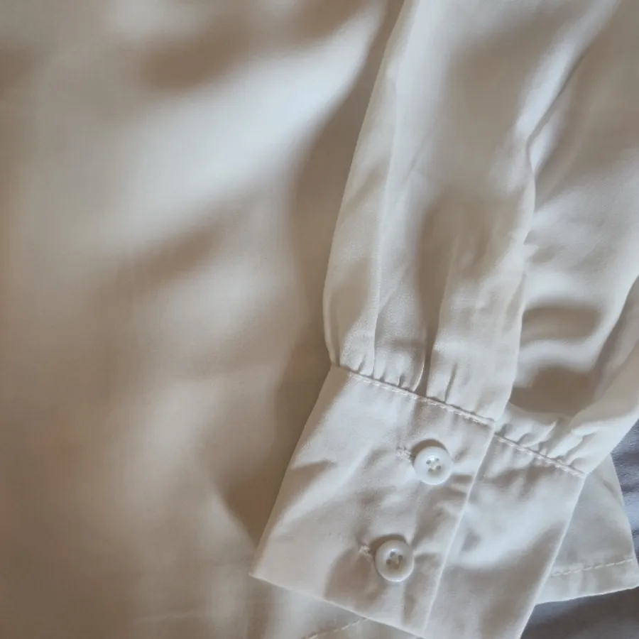 شومیز  حریر سفید کلسی