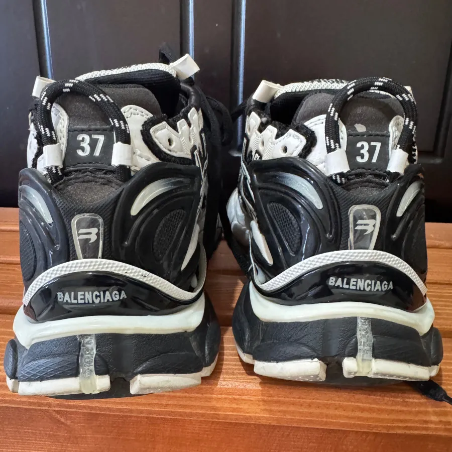 کتونی بالنسیاگا