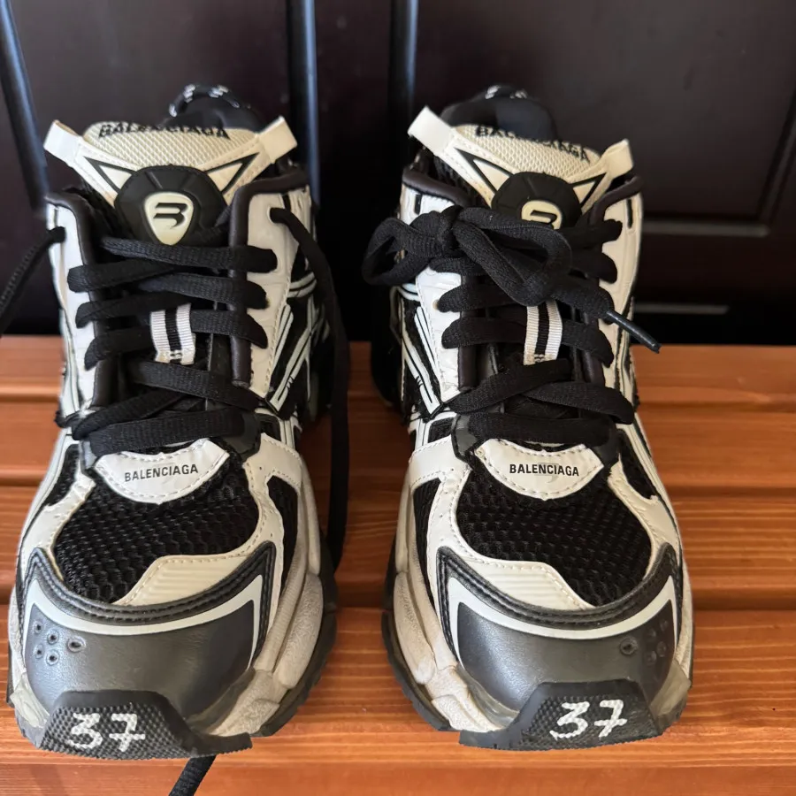 کتونی بالنسیاگا