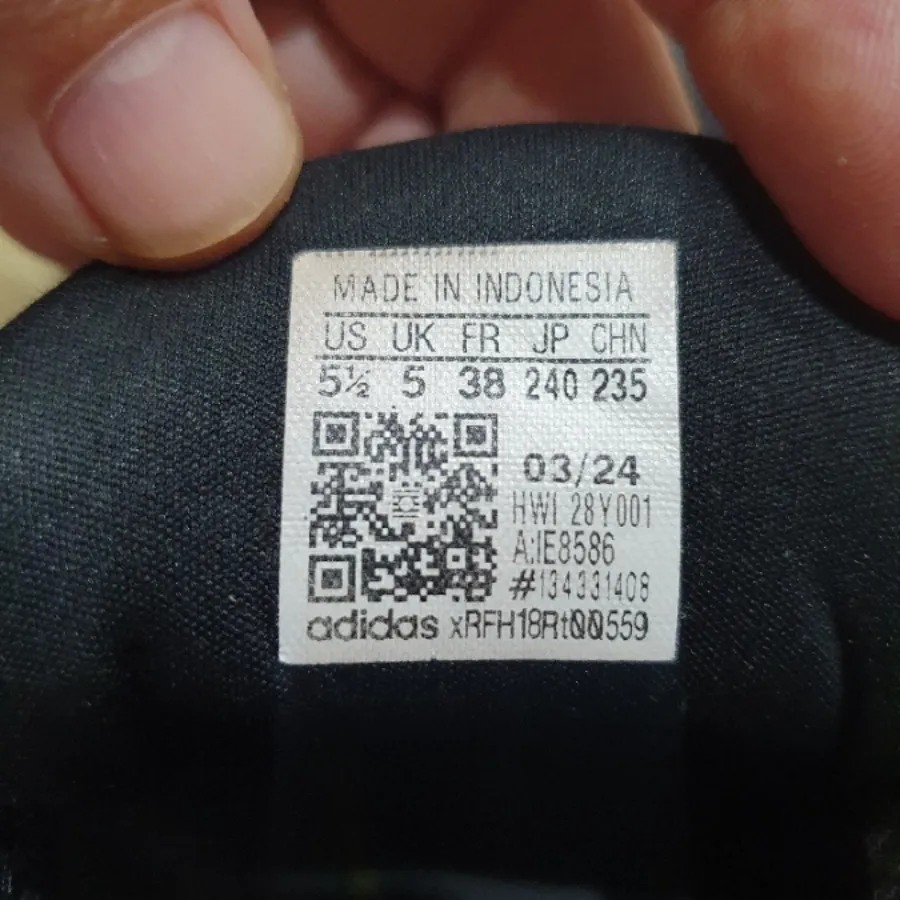 کتونی ادایداس اصل