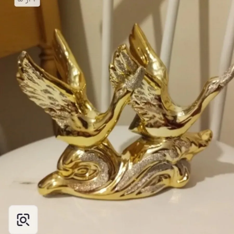 مجسمه پرنده های طلایی