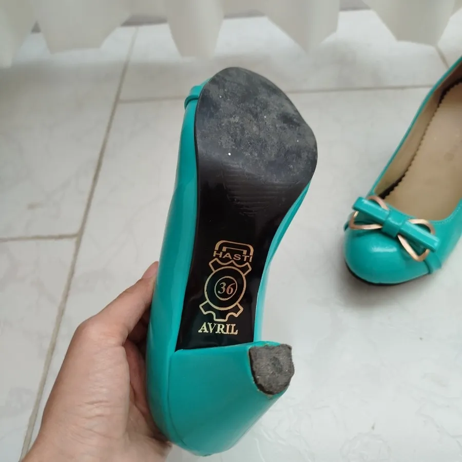 کفش پاشنه دار