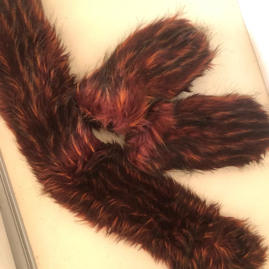 شال دور گردنی و دستکش