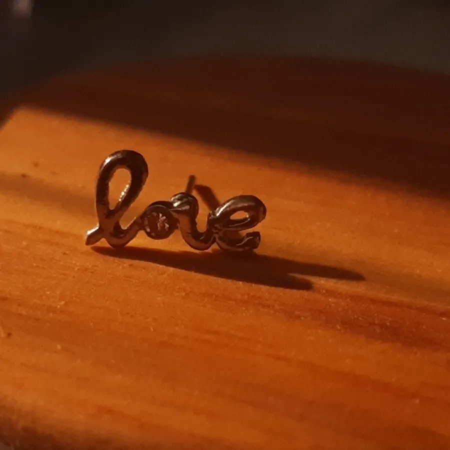 گوشواره طرح Love