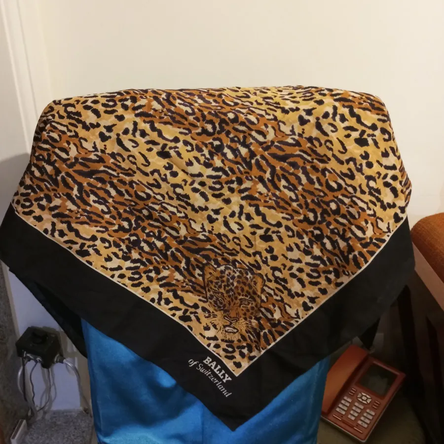 روسری پلنگی سوییس