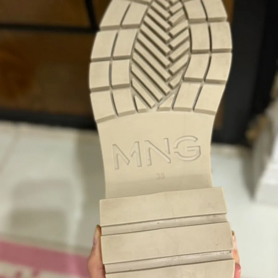 بوت منگو کرم رنگ