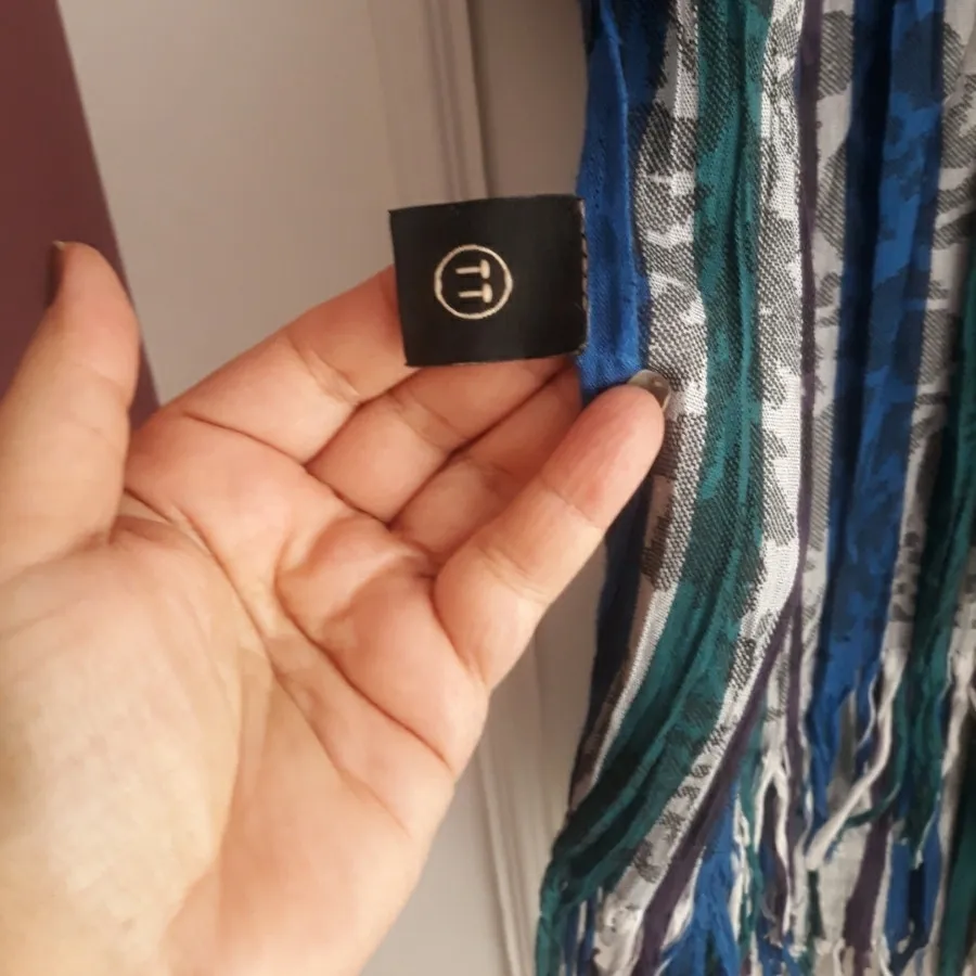 شال تی تی  پلیسه