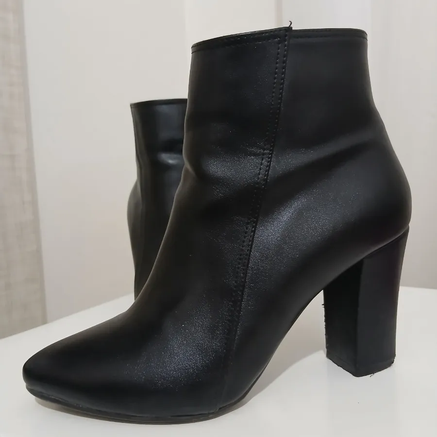 نیمبوت چرم زنانه