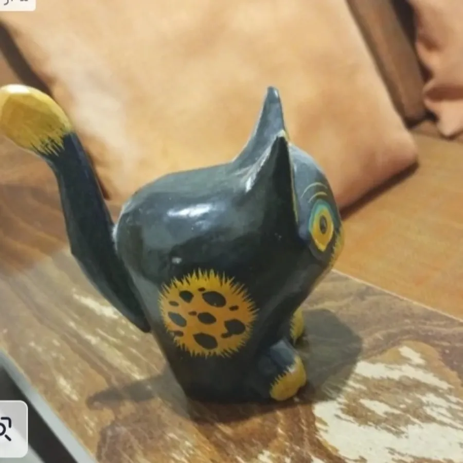 مجسمه گربه چوبی