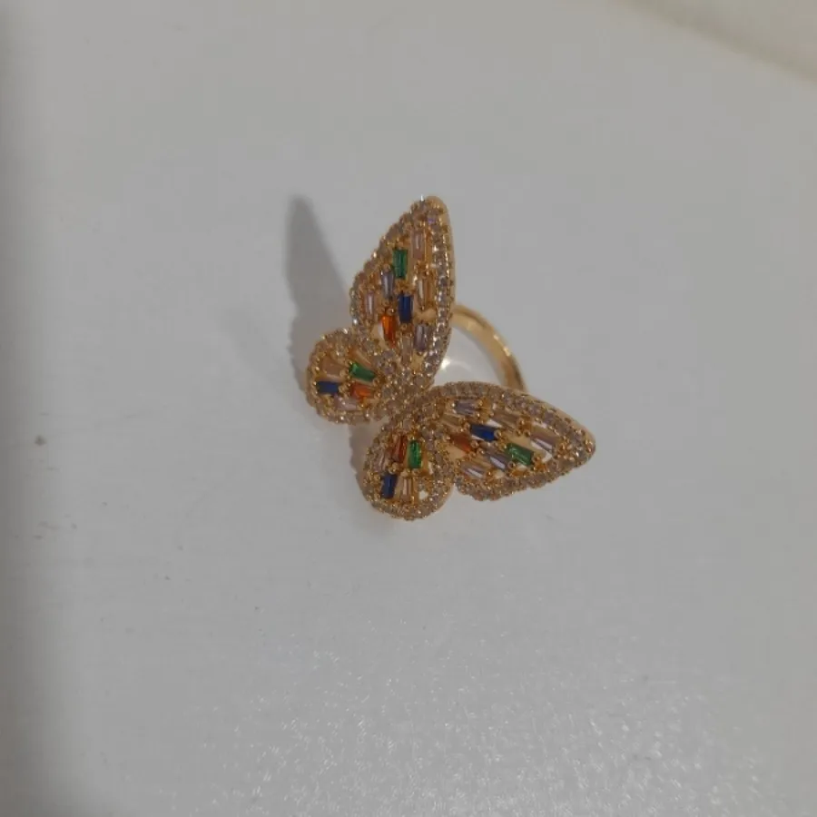 انگشتر پروانه