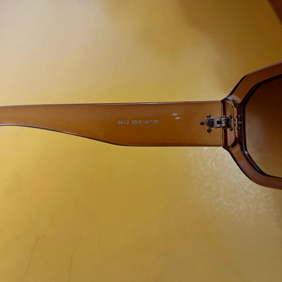 عینک افتابی پرادا قهوه ای