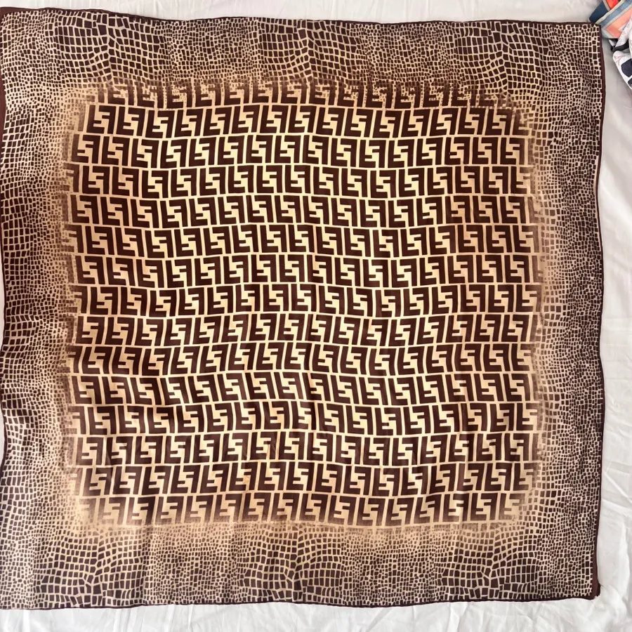 روسری برندFENDİ