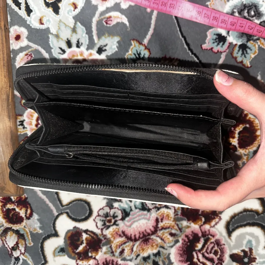 کیف پول سفید